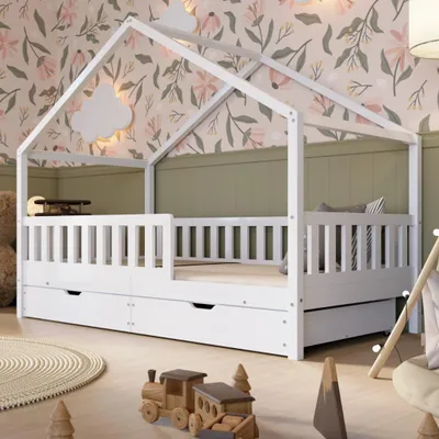 Produktbild von Crazy Pine Hausbett mit Schubladen 140x200 cm – Kinderbett aus Naturholz in Weiß – Bodenbett mit Stauraum und Abnehmbarer Barriere - Crazy House, KI-generiertes Bild