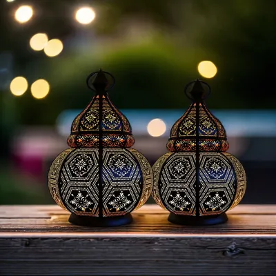 Produktbild von 2er-Set orientalische Laterne aus Metall, Modell Maha, schwarz, 28 cm | Orientalisches, marokkanisches Windlicht für den Garten | Marokkanische Metalllaterne für den Außenbereich, als Gartenlaterne, oder für den Innenbereich als Tischleuchte