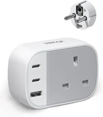 Productafbeelding van Reisadapter UK naar EU met 2 USB-C en 1 USB-A poort - Type E/F