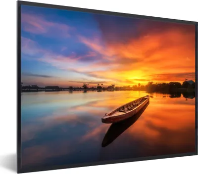 Produktbild von MuchoWow® Gerahmtes Poster Boot - Wasser - Sonnenuntergang - Orange - Wasser 80x60 cm - Poster mit Schwarzem Bilderrahmen Wandposter Rahmen Foto Bilder - Schwarzem - Mit Gestell