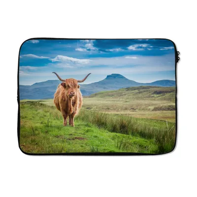 Produktbild von MuchoWow® Laptop Hülle 13 Zoll Kuh - Landschaft - Schottland Laptoptasche - Laptophülle - Sleeve - Rundumschutz