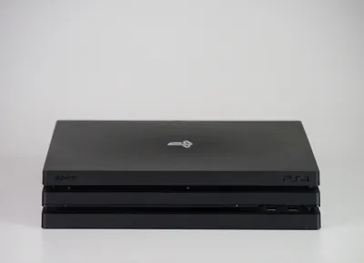Produktbild von Sony Playstation 4  Pro 1 Terrabyte + Fifa 18