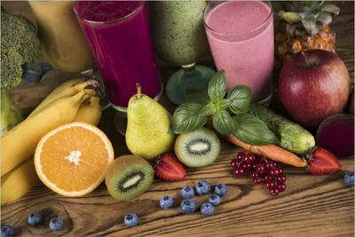 Produktbild von Wallario Poster - Bunte Smoothies mit Obst in der Küche, Kunstdruck Größe: 100 x 150 cm