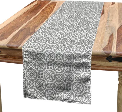 Produktbild von ABAKUHAUS Grau und Weiß Tischläufer, Nahöstliches Mosaik-antikes Muster-viktorianische barocke Damast-Einflüsse, 40 x 180 cm, Grau weiß