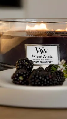 Produktbild von Woodwick Spiced Blackberry Duftkerze 453,6 g