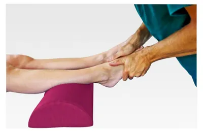 Produktbild von Lagerungsrolle Knierolle Fitnessrolle für Massageliege 40x15x7,5 cm