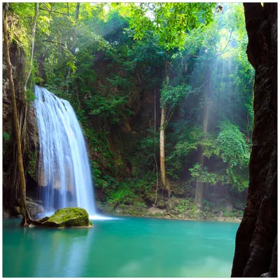 Produktbild von Wallario Premium Glasbild, freischwebende Optik, kräftige Farben, Größe 50 x 50 cm Motiv Wasserfall im Wald am See  Idylle in Thailand