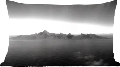 Produktbild von MuchoWow® Zierkissen Sofakissen Wohnzimmer Dekokissen 50x30 cm Berge im Pazifischen Ozean auf der Insel Mo'orea in Schwarz und Weiß - Wohnzimmerdekoration - Polster mit Photo