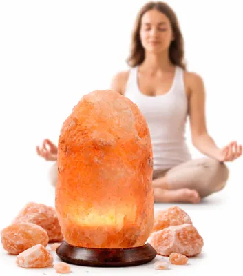 Produktbild von HAF Rosa Salzlampe aus echtem Kristallsalz | 7-9 kg Salzkristalllampe in Naturform | Salzsteinlampe auf Holzsockel aus der Salt Range Punjab