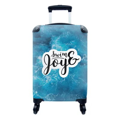 Produktbild von MuchoWow® Koffer Handgepäck Trolley Rollkoffer Kleine Reisekoffer mit 4 Rollen - Meer - Blau - Zitate - Sommer - Cabin Size < 55x40x23 cm & 55x40x20 cm - Fotokoffer - Kabinenkoffer - Boardgepäck - Reise-Box - Reisekoffer - Reisegepäck - Koffer mit Bild - Trolley für Kinder