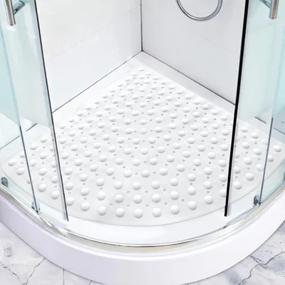 Produktbild von Rutschfeste Duschmatte 70 x 70 cm: Dreieckige Antirutschmatte mit Saugnäpfen für die Dusche