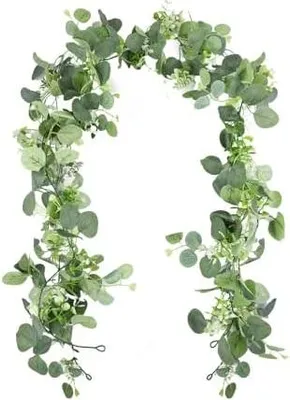 Produktbild von Girlande Künstlich - 1,8m Girlande Eukalyptus mit Grünen Blättern & Weißen Blumen, Hängedeko für Hochzeit, Tisch, Bogen & Zuhause