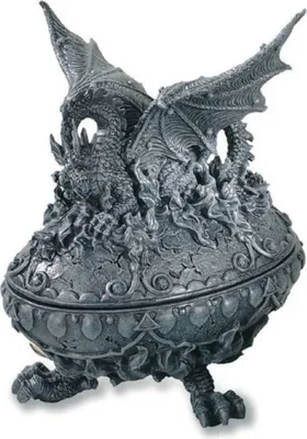 Produktbild von Drache sitzt auf ovaler Schmuckdose mit Drachenkrallen