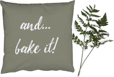 Produktbild von MuchoWow® Zierkissen Sofakissen Wohnzimmer Dekokissen 60x60 cm Sprichwörter - Zitate - Und... Backen Sie! - Backen - Sitzfläche - Foto Polster