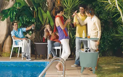Produktbild von Keter Cool Bar Partytisch - 49.5x49.5x57cm - Kunststoff - Grün - modischer Cocktailtisch - sowohl Tisch als auch Kühlbox - leicht zu reinigen