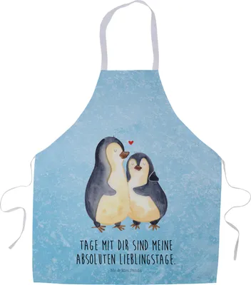 Produktbild von Mr. & Mrs. Panda Grillschürze Pinguin umarmen - Eisblau - Geschenk, Latzschürze, Küchenschürze, Schürze, Küchenzubehör, Grill, Liebe, Kochschürze, Paar, Hochzeitstag
