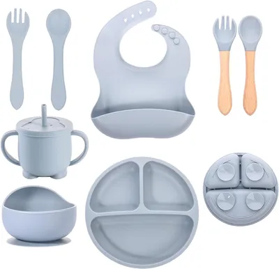 Produktbild von 8-teiliges Babybesteckset, Silikon rutschfest mit Saugnapf, Löffel, Gabel, Schüssel, Lätzchen, Becher, Schnullerbecher und Teller