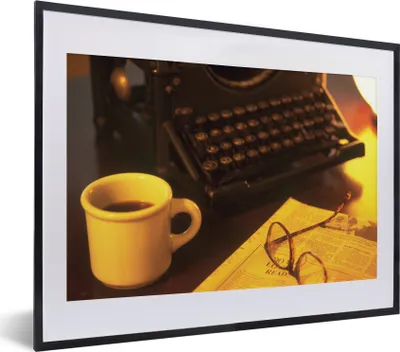 Produktbild von MuchoWow® MuchoWow® Gerahmtes Poster Schreibmaschine - Retro - Kaffee 40x30 cm - Poster mit zchwarzem Bilderrahmen - Bilderrahmen - Poster im Rahmen
