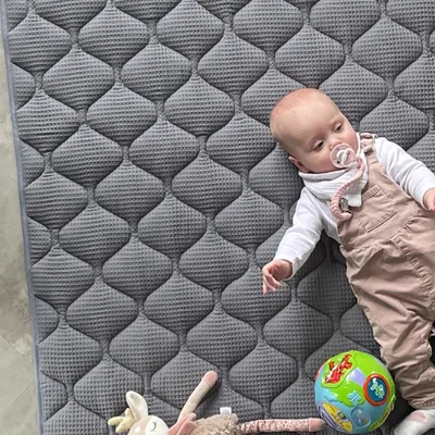 Immagine prodotto di Coperta per gattonare Sanosoft® antiscivolo e impermeabile grigio 120x120cm dalla Germania