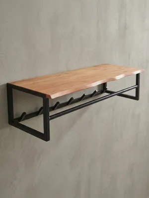 Schräge Ansicht der Flurgarderobe aus Holz und Metall, die die Tiefe der Ablage und die Anordnung der Hakenleiste verdeutlicht._#sku_BARWL6.353#
