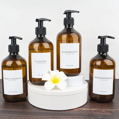 Produktbild von 4 Seifenspender à 500 ml mit 22 Etiketten, Lotionspender aus PET-Kunststoff, leere Flaschen mit schwarzen Lotionpumpen.
