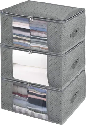 Produktbild von Unyqoos® 3er-Set Aufbewahrungstaschen für Decken & Kissen, 50 L (50×40×25 cm), hellgrau, 3-lagiger Vliesstoff, feuchtigkeitsgeschützt, mit Sichtfenster, verstärkte Griffe