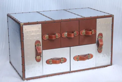 Produktbild von Retro Couchtisch Koffer Design aus Aluminium Holz Leder mit Schubladen Fächer Wohnzimmertisch Möbel