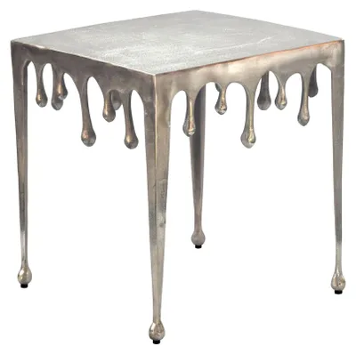 Beistelltisch Drops Silber aus Aluminium mit quadratischer Platte und tropfenförmigen Beinen, Gesamtansicht.