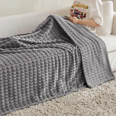 Zdjęcie produktu dla Ibenzoa® Kocyk z polaru, 125 x 150 cm – miękka mikrofibra, kolor szary z subtelnym wzorem w romby, idealny do sofy i łóżka