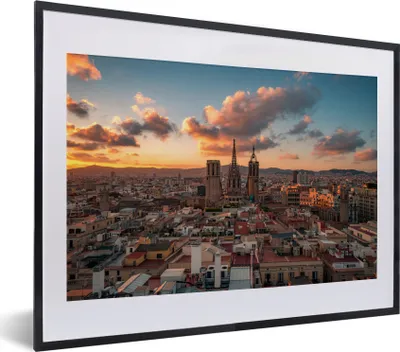 Produktbild von MuchoWow® MuchoWow® Gerahmtes Poster Barcelona - Sagrada Familia - Sonnenuntergang 40x30 cm - Poster mit zchwarzem Bilderrahmen - Bilderrahmen - Poster im Rahmen