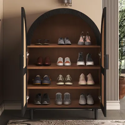 Image de OKWISH Meuble à chaussures noir avec large plinthe et deux portes, buffet naturel à trois étagères, meuble d’appoint à chaussures avec portes ajourées en rotin