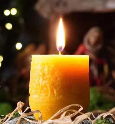 Produktbild von Handgefertigte Bienenwachskerze aus 100% Bienenwachs, Honigkerze als Stumpenkerze 7 x 7,5cm, Weihnachtsgeschenk mit langer Brenndauer