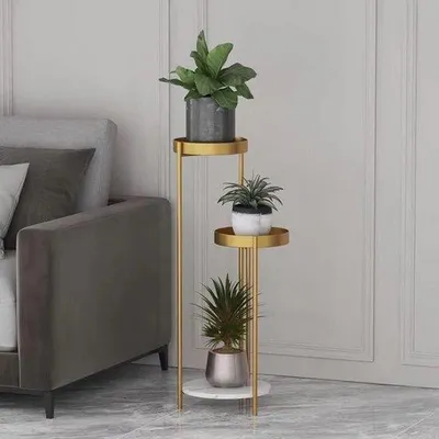 Productafbeelding van Metalen plantenstandaard - Hoge bloemenrek - Voor binnen en buiten - Drie niveaus - 90 cm - Goud
