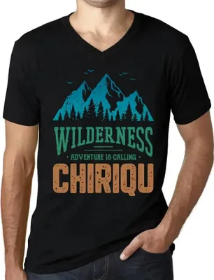 Produktbild von Herren Grafik T-Shirt V-Ausschnitt Die Wildnis das Abenteuer ruft Chiriqu – Wilderness, Adventure Is Calling Chiriqu – Öko-Verantwortlich Vintage
