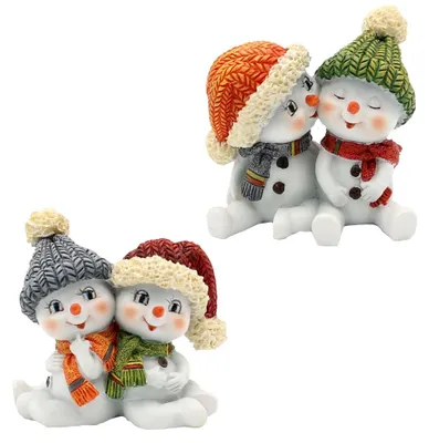 Productafbeelding van Sneeuwkinderen als - Set van 2 - Muts en sjaal in rood - Grijs - Oranje en groen - Zittend L/B/H 5,5 x 3,5 x 5,5 cm