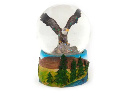 Produktbild von Schneekugel 'Adler Flug' mit detailreichem Motiv, ca. 8,5 cm Höhe, ca. 6,5 cm Durchmesser