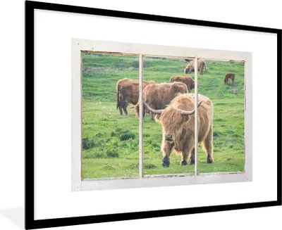 Produktbild von MuchoWow® MuchoWow® Gerahmtes Poster Durchblick - Schottisches Hochlandrind - Tiere 90x60 cm - Poster mit zchwarzem Bilderrahmen - Wanddekoration - Fotos