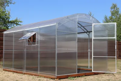 Produktbild von Ultra Starkes Gewächshaus 3x10M mit 4MM "Bruno" polycarbonat – Deine Ganzjahres-Lösung für üppige Ernten!