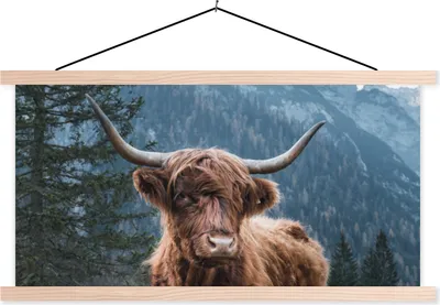 Produktbild von MuchoWow® Textilposter Schottische Hochlandrind - Bäume - Berge 120x60 cm mit holzfarbenen Rahmen - Klemmleiste