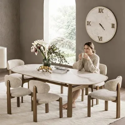 Image de Ensemble de chaises de salle à manger, style moderne, couleur beige, design élégant, structure en bois