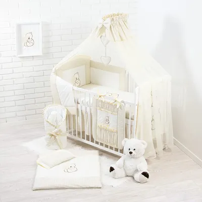 Produktbild von Babybettwäsche Komplettset 18 Teilig ohne Bett für Bettchen in Größe 60x120 aus 100% Baumwolle bestickt mit einem Teddybär mit Herz inkl. Moskitonetz Hellbeige