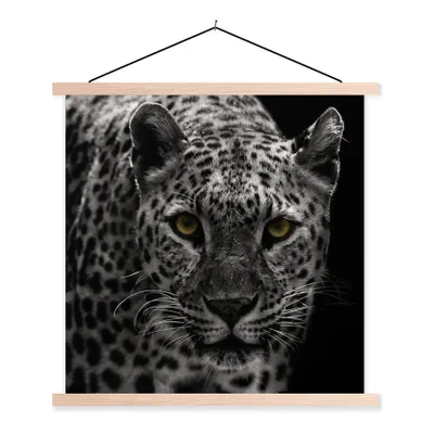 Produktbild von MuchoWow® Textilposter Leopard - Schwarz - Weiß 40x40 cm mit holzfarbenen Rahmen - Posterleiste