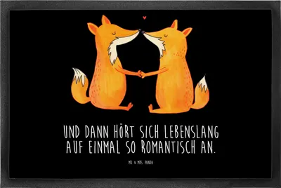 Produktbild von Mr. & Mrs. Panda Schmutzmatte Füchse Liebe 50 x 75 cm - Schwarz - Geschenk, Schmutzfänger, Partner, fußmatte, Schmutzfangmatte, Freundin, Ehefrau, Fuchs, Fussmatte