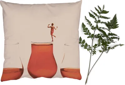 Produktbild von MuchoWow® Zierkissen Sofakissen Wohnzimmer Dekokissen 50x50 cm Frau - Wein - Jahrgang - Komfort - Sofakissen