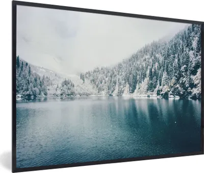 Produktbild von MuchoWow® Gerahmtes Poster Winter - Wasser - Schnee 30x20 cm - Poster mit Schwarzem Bilderrahmen Wandposter Rahmen Foto Bilder - Kunstdruck - Bild-Poster