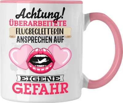 Produktbild von Trendation - Flugebegleiterin Tasse Geschenk Lustiger Spruch Geschenkidee Kaffeebecher für Stewardess (Rosa)