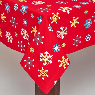 Image de HOMESCAPES Nappe flocons de neige rouges 100% coton, 138 x 178 cm