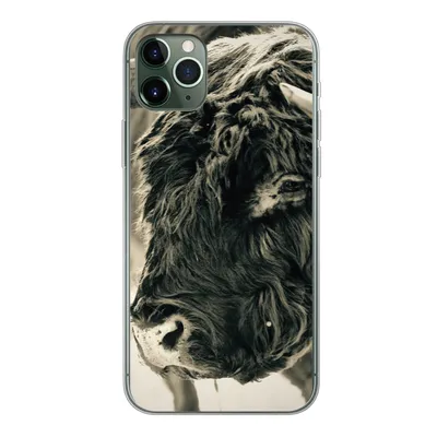 Produktbild von MuchoWow® Handyhülle Schutzhülle Hülle für iPhone 11 Pro Max Schottischer Highlander - Schnee - Hörner Silikon Softcase Handy Hülle - Schutz