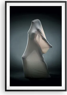 Produktbild von Gerahmtes Poster - Schwarzer Rahmen - Künstlerisch Frau Kampf - 61x91,5 cm - Wand Bild - Wanddeko - Wandbilder - Wandposter - Bilderrahmen - Bilder - Kunstdruck - Wandbild - P2BPA61x91-4167