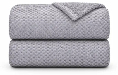 Immagine prodotto di Soffice coperta di flanella 150x200cm (Etherea grigio chiaro) Soffice coperta strutturata per divano, divano e letto, copriletto, copridivano